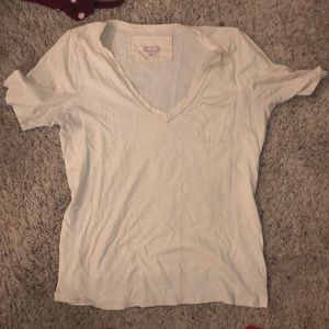 GAP V NECK MEDIUM SHORT SLEEVE TEE